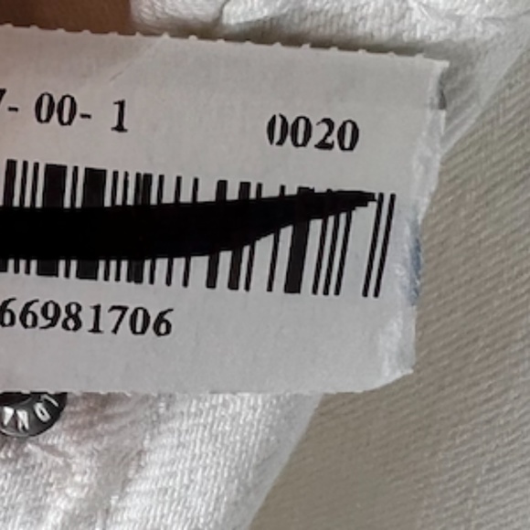 NWT: old navy High-Waisted Secret-Slim Pockets Slouchy White Cut-Off Jean Shorts - Picture 10 of 11